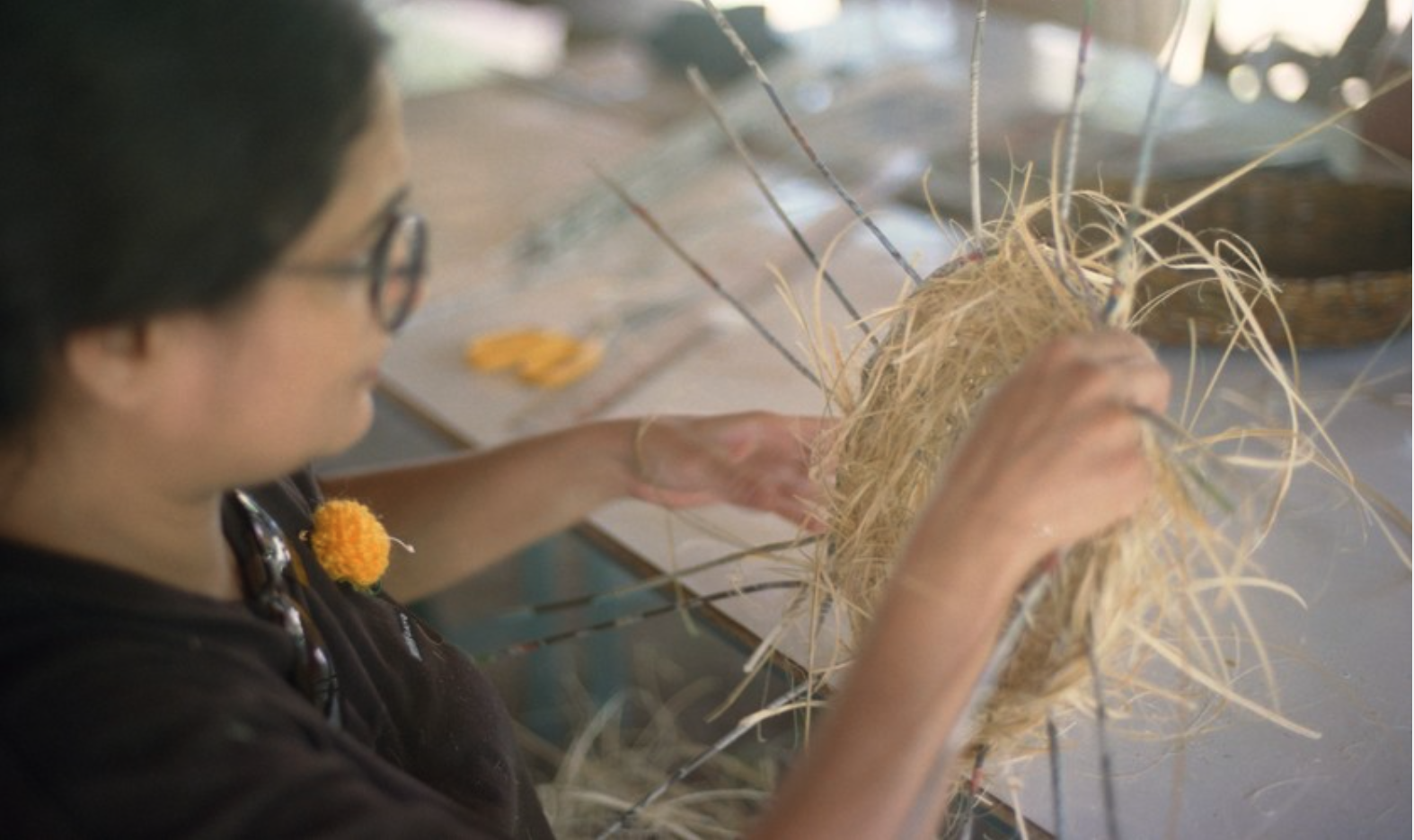 Nilofar Akmut weaves a basked at Womanifesto Workshop 2001